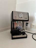 Koffiezetapparaat Delonghi + koffiebonen maler, Witgoed en Apparatuur, Koffiezetapparaten, Afneembaar waterreservoir, 2 tot 4 kopjes