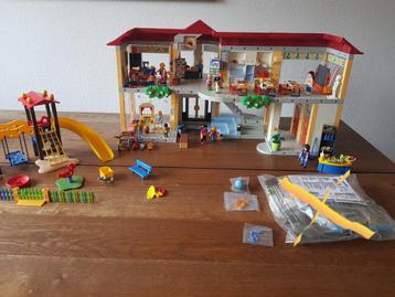 Playmobil school 4324 met handwerklokaal en kantine beschikbaar voor biedingen