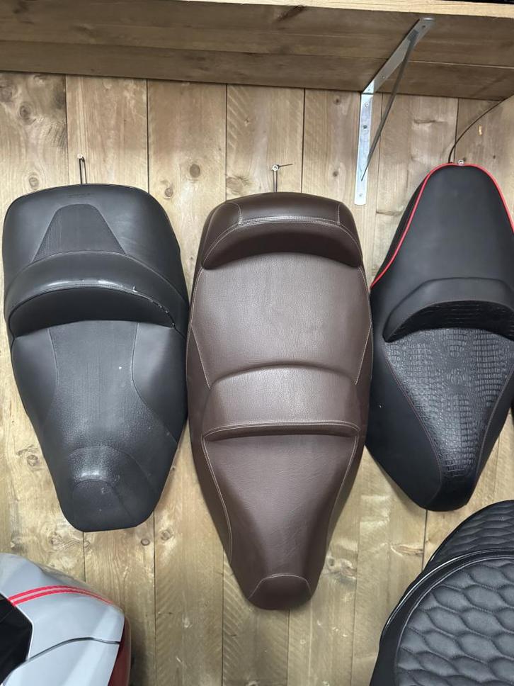 Bruin zadel Piaggio MP3 300 & 500 ABS, Motoren, Onderdelen | Overige, Gebruikt