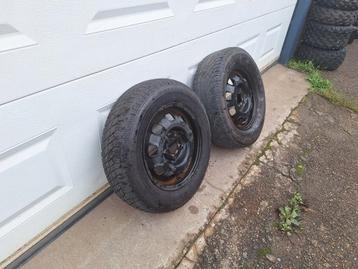 volvo 164 wielen met bevestiging naafdoppen beschikbaar voor biedingen