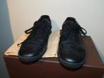 Louis Vuitton zwarte leren sneakers merk erop in doos mt 9, Zwart, Ophalen of Verzenden, Louis Vuitton, Sneakers of Gympen