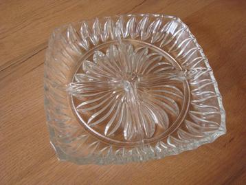 Glazen viervaksschaal schaal geslepen glas vintage beschikbaar voor biedingen