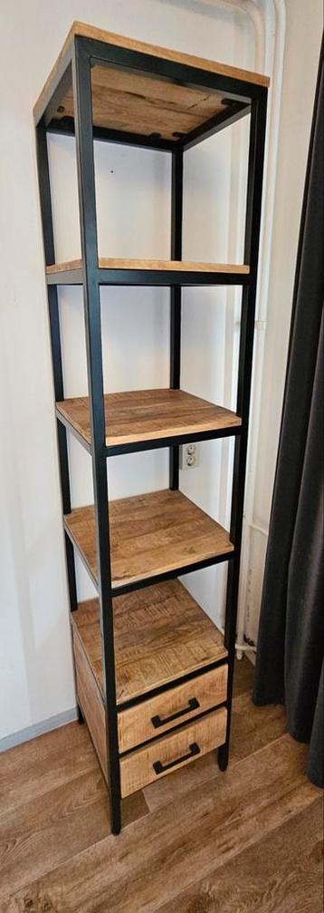Stoere Mangohouten Boekenkast met Metalen Frame beschikbaar voor biedingen