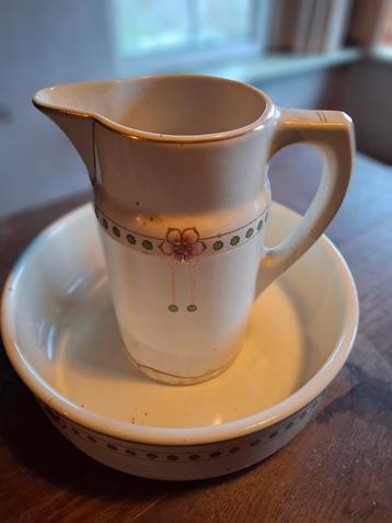 Oude waskom beschikbaar voor biedingen