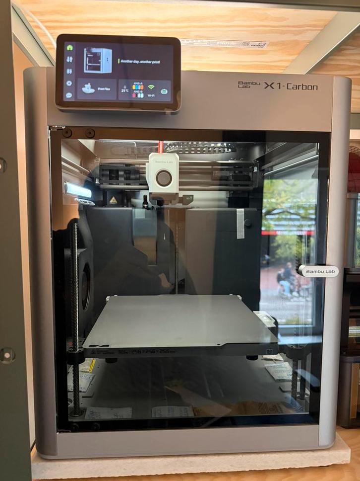 Bambulab X1C with one AMS. Only 230 print hours with extras, Computers en Software, 3D Printers, Zo goed als nieuw, Ingebouwde Wi-Fi