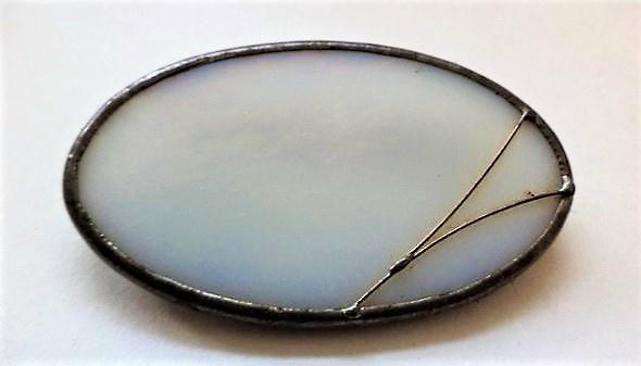 Foka Design ovale broche wit glas parelmoerglans (7808), Sieraden, Tassen en Uiterlijk, Broches, Zo goed als nieuw, Overige materialen