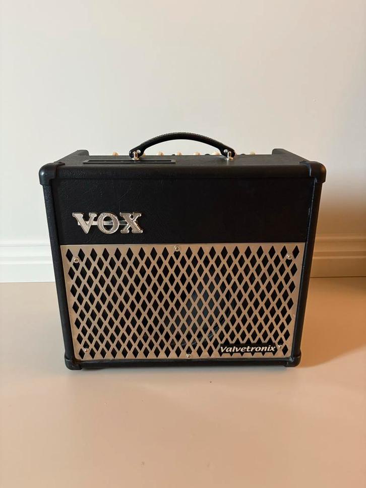 Vox Valvetronix VT15 Gitaarversterker, Muziek en Instrumenten, Versterkers | Bas en Gitaar, Gebruikt, Gitaar, Minder dan 50 watt