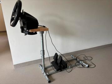 Hori Xbox racestuur en pedalen op standaard beschikbaar voor biedingen