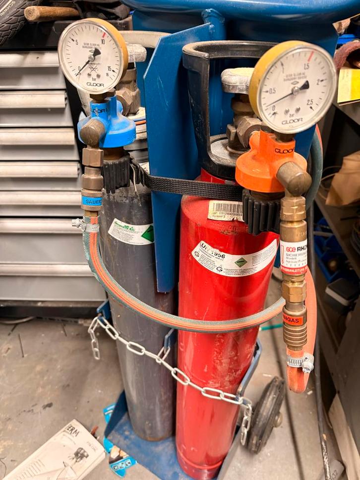 Laskar  met zuurstof fles en formeer gas, Zakelijke goederen, Machines en Bouw | Lastechniek, Ophalen