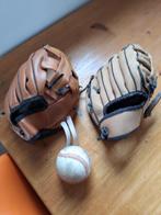 Twee honkbalhandschoenen met bal 8- 12 jaar, Ophalen of Verzenden, Gebruikt, Honkbal, Handschoen