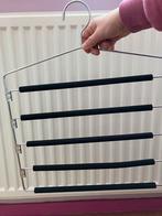 Handige broekhanger met meerdere lagen 2 stuks, Ophalen of Verzenden, Gebruikt, Metaal, Volwassenen