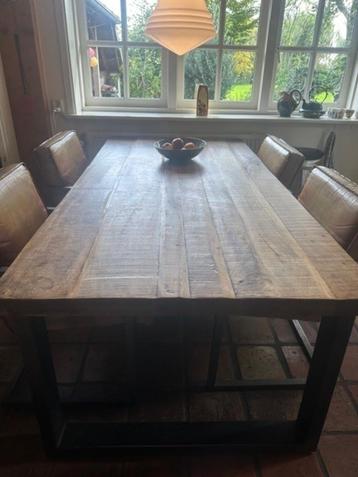 Prachtige Mango tafel  beschikbaar voor biedingen