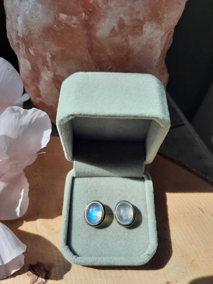 Mooie zilveren maansteen oorknopjes te koop, Sieraden, Tassen en Uiterlijk, Edelstenen, Nieuw, Ophalen of Verzenden