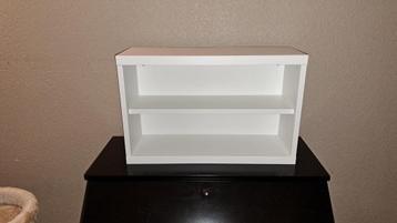 2x BESTA kastje met 2x ophangrail beschikbaar voor biedingen