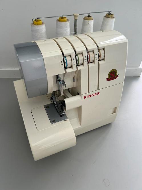 Overlockmachine, Merk Singer., Hobby en Vrije tijd, Naaimachines en Toebehoren, Zo goed als nieuw, Lockmachine, Singer, Ophalen