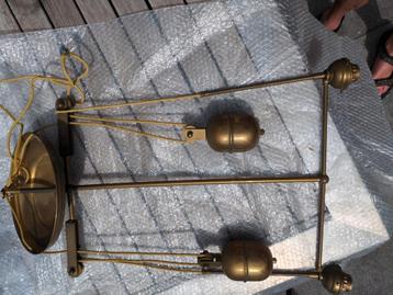 Fraaie messing hanglamp met gewichten voor boot of boerderij beschikbaar voor biedingen