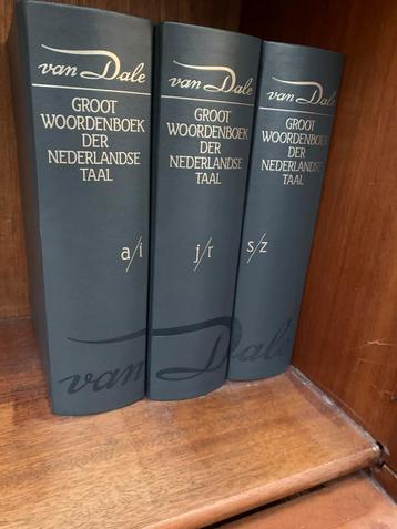De driedelige Dikke VanDale NL woordenboeken beschikbaar voor biedingen