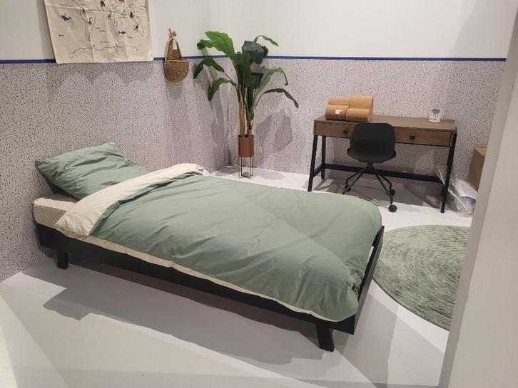 Beau Kinderkamer - bed + bureau, Kinderen en Baby's, Kinderkamer | Bedden, 180 cm of meer, 85 tot 100 cm, Lattenbodem, Matras