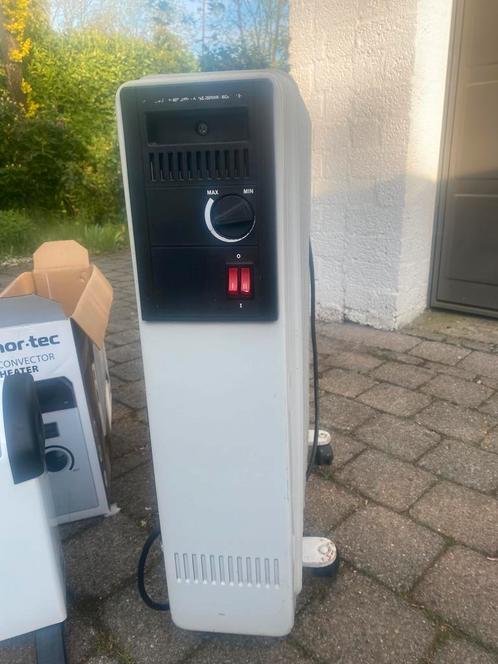 2X elektrische verwarming, 1x verrijdbaar en 1x vaststaand., Doe-het-zelf en Verbouw, Verwarming en Radiatoren, Zo goed als nieuw