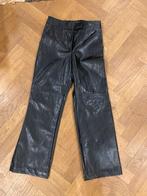 h&m zwarte broek mt 36 leerlook rechte pijp . Nieuw, Kleding | Dames, Broeken en Pantalons, Zwart, Ophalen of Verzenden, Zo goed als nieuw