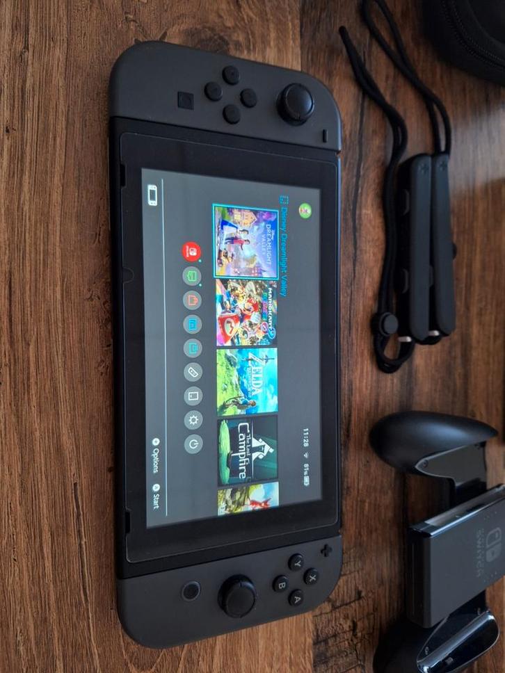 Nintendo switch + hoes + 128gb SD, Spelcomputers en Games, Spelcomputers | Nintendo Switch, Gebruikt, Switch Original, Met 2 controllers
