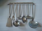 Vintage Sola lepelrek wandrek gehamerd 8-delig, Huis en Inrichting, Keuken | Bestek, Gebruikt, Ophalen of Verzenden, Rvs of Chroom