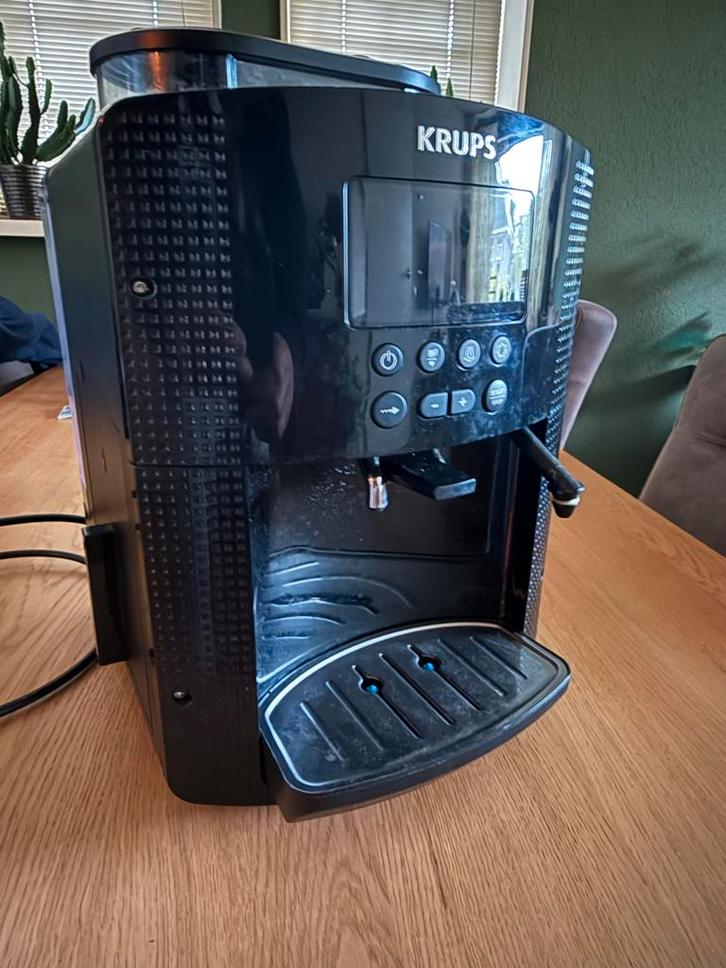 Krups EA8150 Espressomachine (lees de advertentie a.u.b.), Witgoed en Apparatuur, Koffiezetapparaten, Gebruikt, Koffiebonen, Espresso apparaat