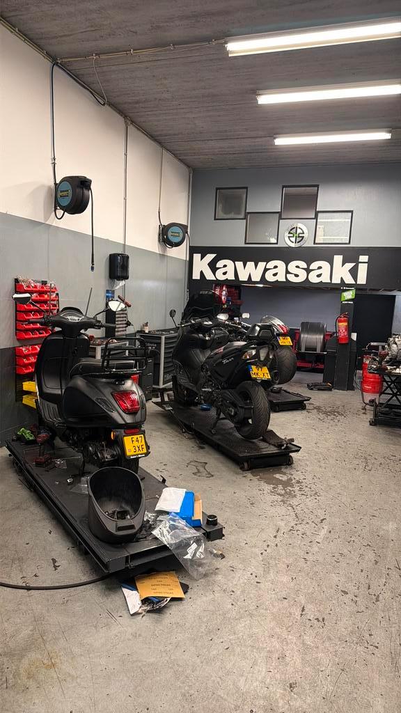 Motorreparatie’s onderhoud taxatie’s scooter / brommer, Diensten en Vakmensen, Auto en Motor | Monteurs en Garages, Bandenservice