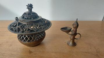 Antieke wierookbrander en olielampje beschikbaar voor biedingen