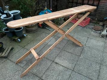 Oude houten vintage strijkplank  beschikbaar voor biedingen