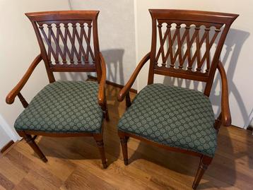 2 mooie kersen houten eetkamer stoelen beschikbaar voor biedingen