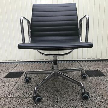 ZGAN Vitra Eames stoel 107 108 chroom zwart leer wielen beschikbaar voor biedingen