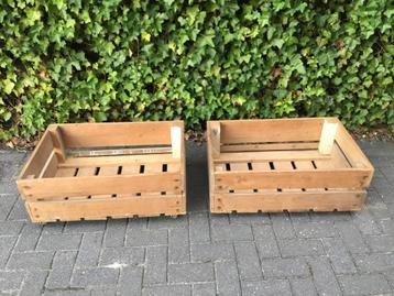 2 houten kisten, speegoedbak kist haardhoutbak op wielen beschikbaar voor biedingen