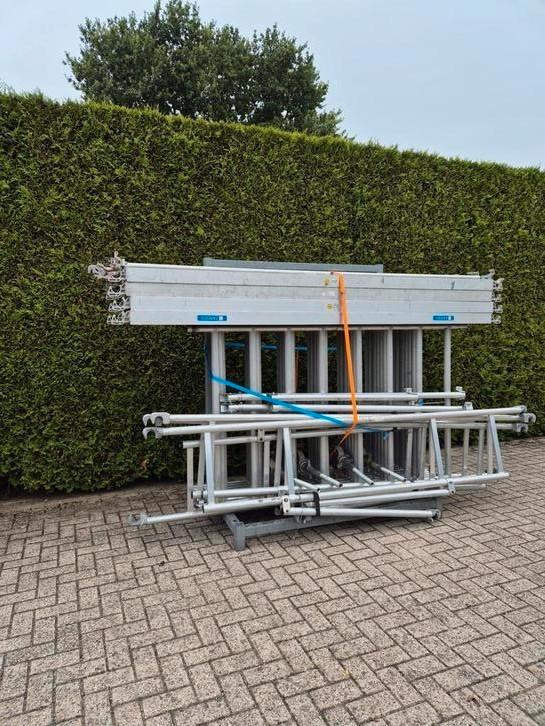 Mooi aluminium rolsteiger 10.20 met transportbok, Doe-het-zelf en Verbouw, Steigers, Zo goed als nieuw, Rolsteiger of Kamersteiger
