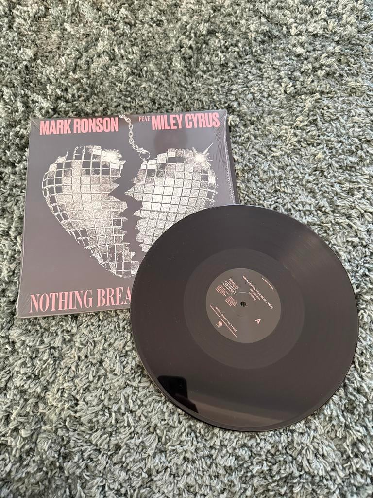 Miley Cyrus - Nothing Breaks Like a Heart Vinyl, Cd's en Dvd's, Vinyl | Pop, Ophalen of Verzenden, Zo goed als nieuw, 12 inch