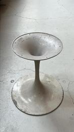 Vintage Trompet of tulpvoet in de stijl van Saarinen, Huis en Inrichting, Tafels | Eettafels, Ophalen, Gebruikt, Rond, Vintage design