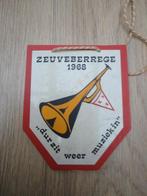Origineel carnavals embleem insigne ZeuveBerrege 1968, Carnaval, Overige maten, Ophalen of Verzenden, Accessoires