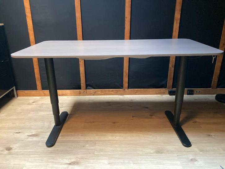 Ikea Bekant - Elektrisch Bureau - In Hoogte Verstelbaar, Huis en Inrichting, Bureaus, Gebruikt, Stabureau, Elektrisch, Ophalen