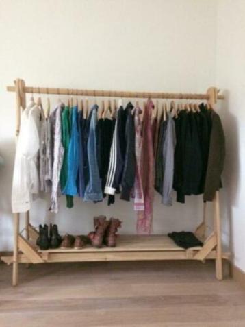 Mooie houten kledingrekken. beschikbaar voor biedingen