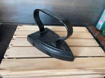 Antieke ijzeren strijkbout 8 strijkijzer vintage brocante beschikbaar voor biedingen