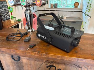 TE HUUR | Rookmachine ADJ VF1300 incl. afstandsbediening beschikbaar voor biedingen