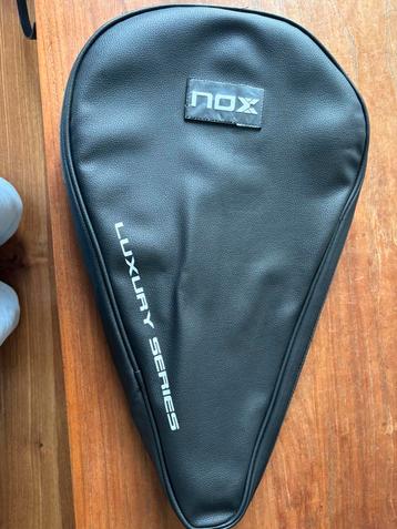 NOX padelracket hoes (luxury series) beschikbaar voor biedingen