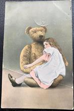 Oude Ansichtkaart Meisje met grote Teddybeer, Ophalen of Verzenden, Voor 1920, Gelopen, Kinderen