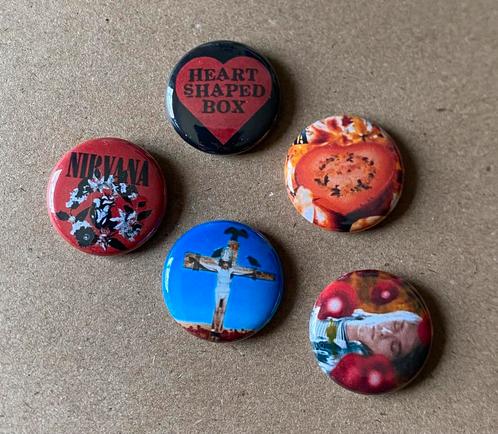 NIRVANA #2 buttons speldjes pins Heart Shaped Box, Verzamelen, Speldjes, Pins en Buttons, Nieuw, Button, Verzenden