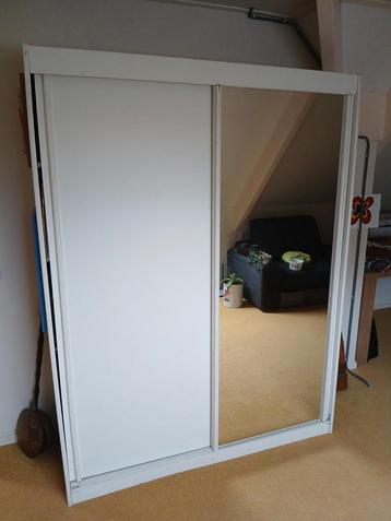 Kledingkast / opbergkast - 196,5h x 150b x 57d beschikbaar voor biedingen