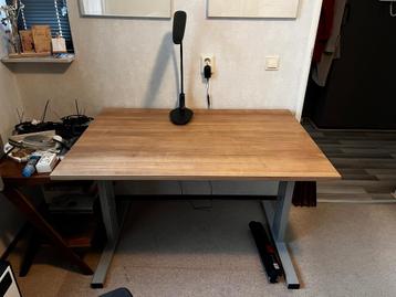 Handmatig verstelbaar Bureau  beschikbaar voor biedingen