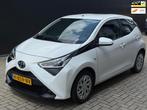 Toyota Aygo 1.0 VVT-i x-play limited NAVI CAMERA NAP BOEKJES, Voorwielaandrijving, Gebruikt, Euro 6, Start-stop-systeem