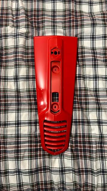 Vespa S 50 voorkap rood beschikbaar voor biedingen