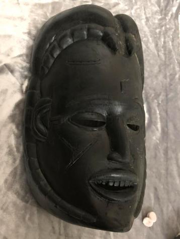 Reuzachtig Afrikaans decoratie masker uit hout gesneden beschikbaar voor biedingen
