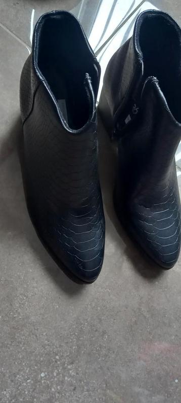 Zwarte enkellaarsjes Blue Box - Maat 39 beschikbaar voor biedingen